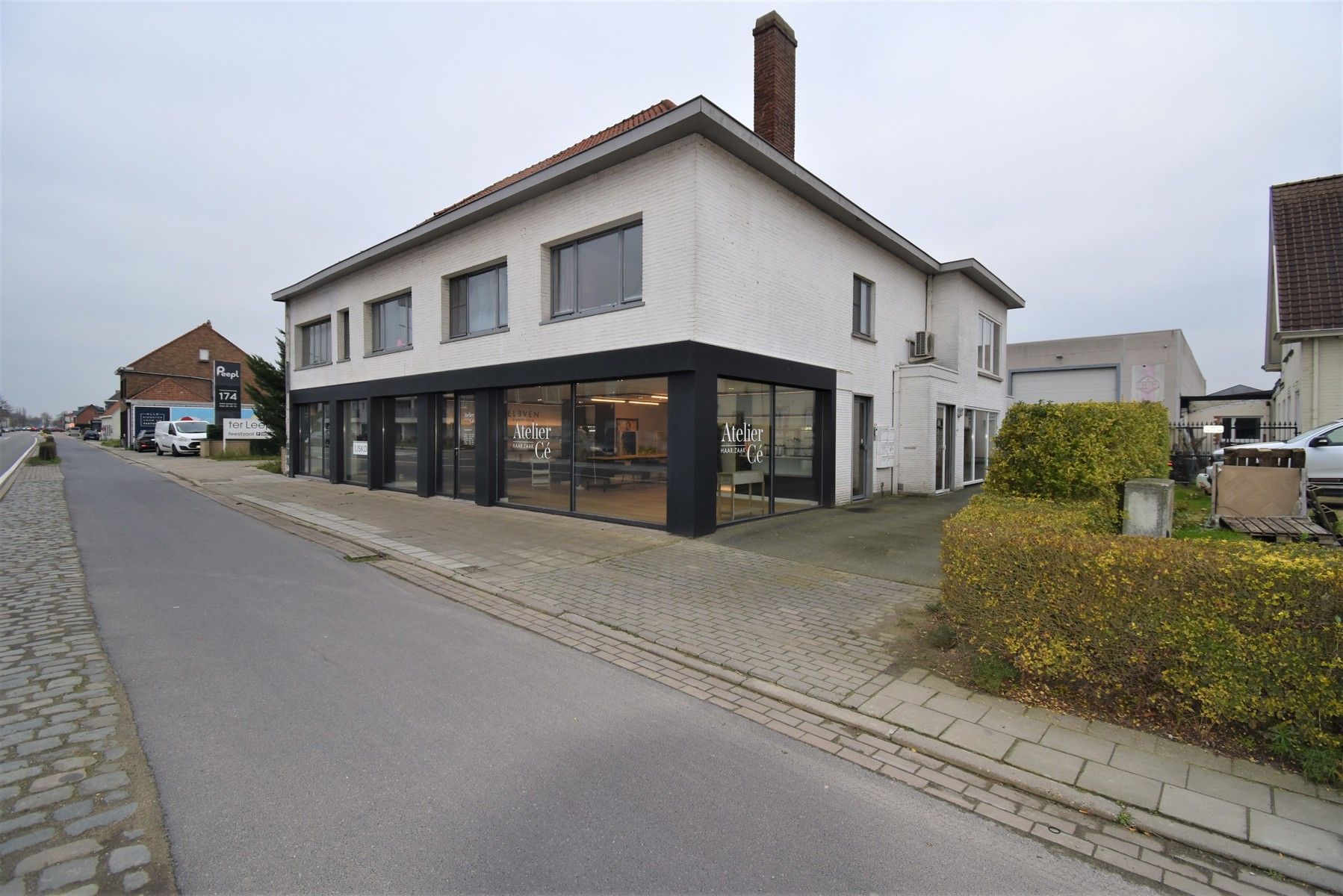 Goed gelegen commerciële ruimte foto 2