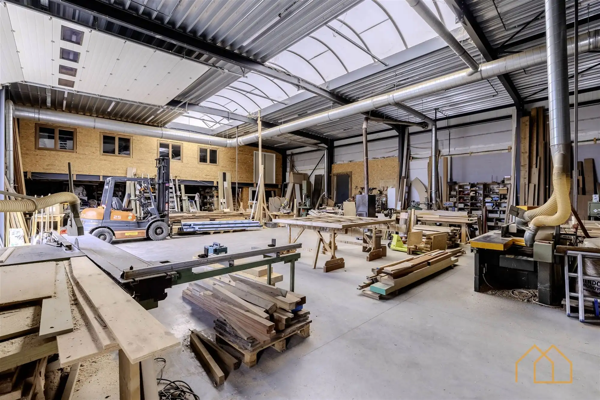 Ingerichte schrijnwerkerij van 400m² foto 5