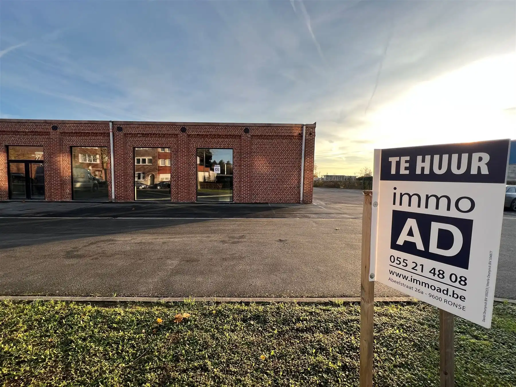 
Ruim en veelzijdig commercieel pand met 507m² aan mogelijkheden foto {{pictureIndex}}