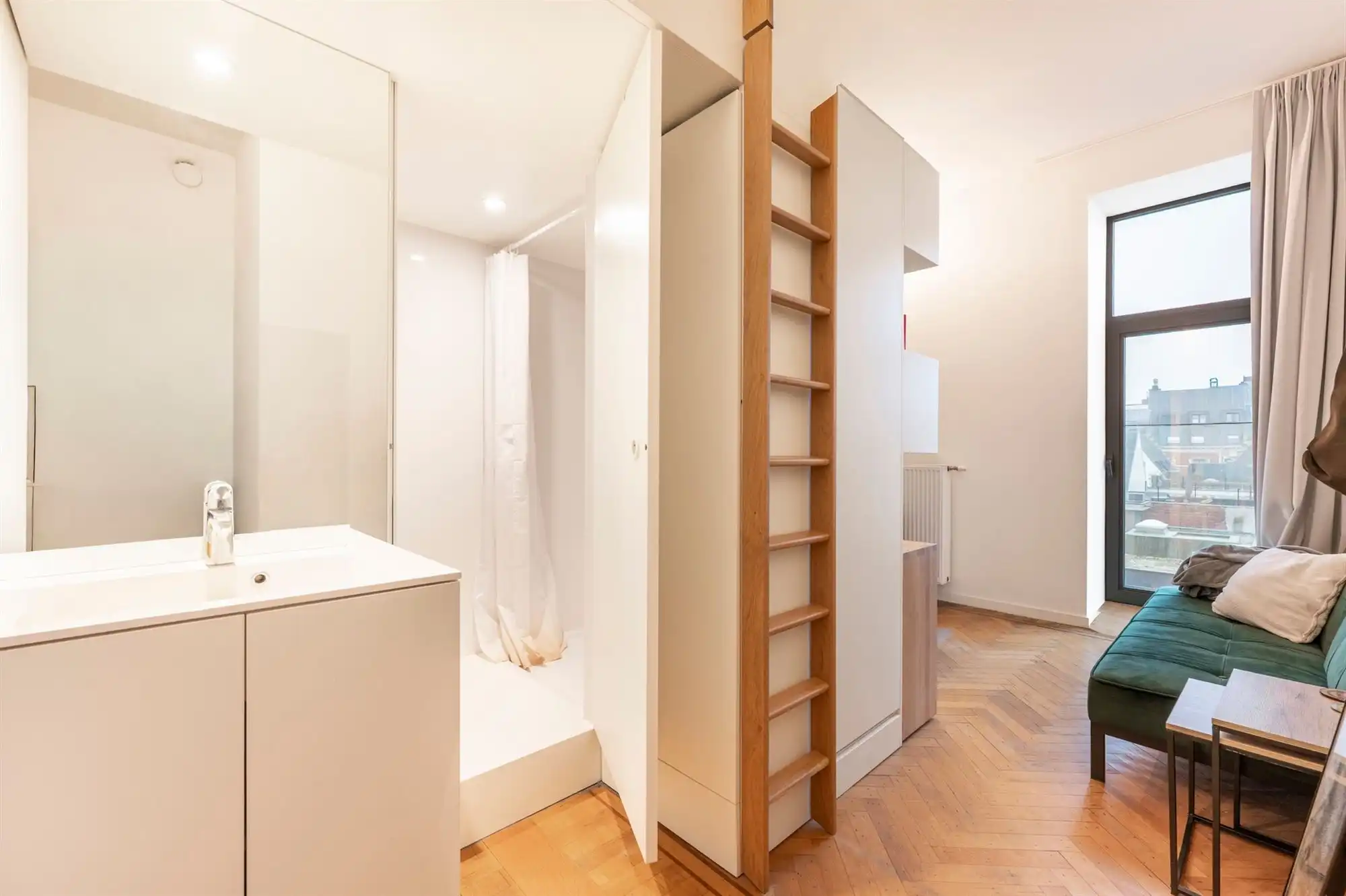 Studentenkamer met eigen sanitair op toplocatie! foto 3