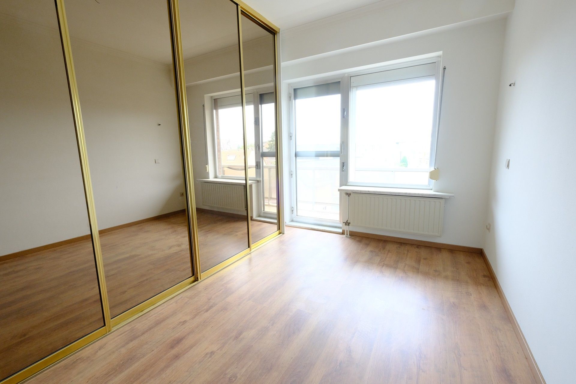Ruim appartement in centrum Hasselt met 3 slaapkamers, garage en terras met uitzicht op de kanaalkom foto 10