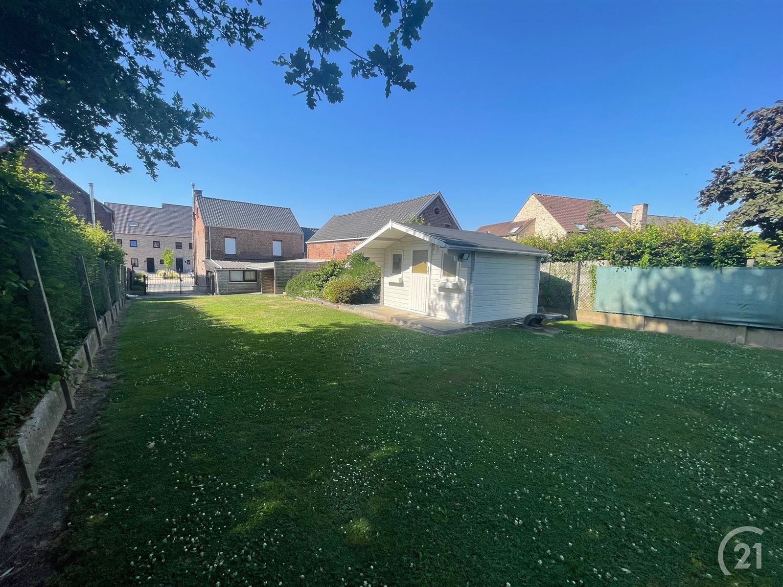 Op te frissen gezinswoning met tuin, garage en schuur op 15 are86 foto 3