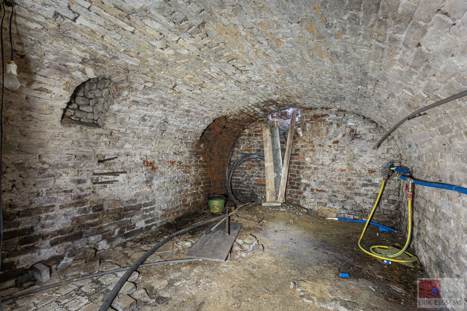 Charmante renovatiewoning met authentieke details en karaktervolle gevel. foto 30