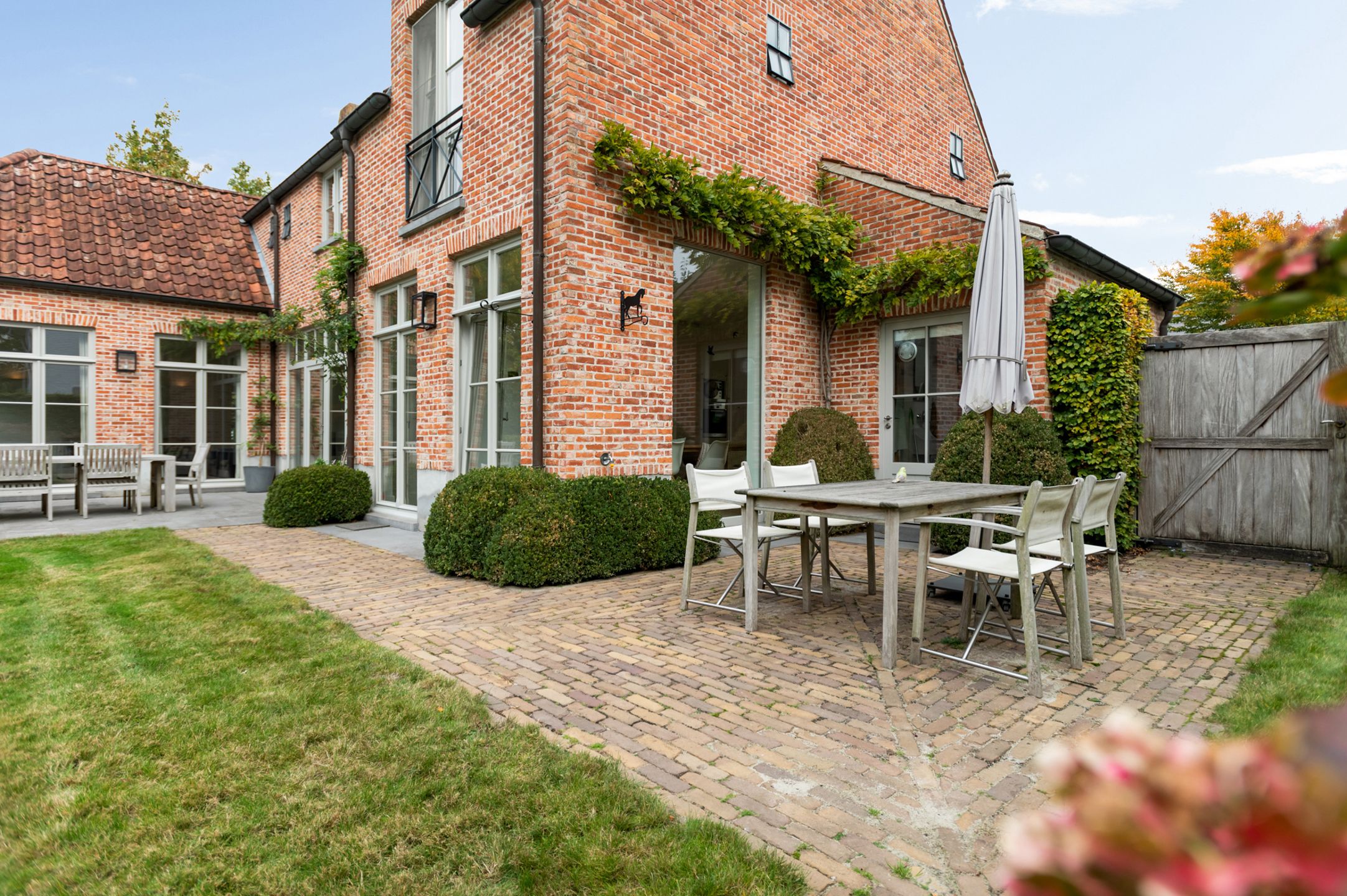 Uitzonderlijk mooie en recente woning op schitterend perceel foto 20