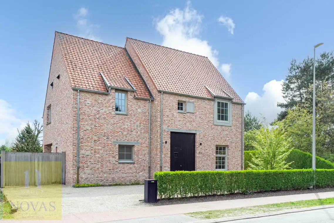 Prachtige woning, zonnepanelen, warmtepomp, thuisbatterij, 4 slaapkamers, bouwjaar 2015 foto {{pictureIndex}}