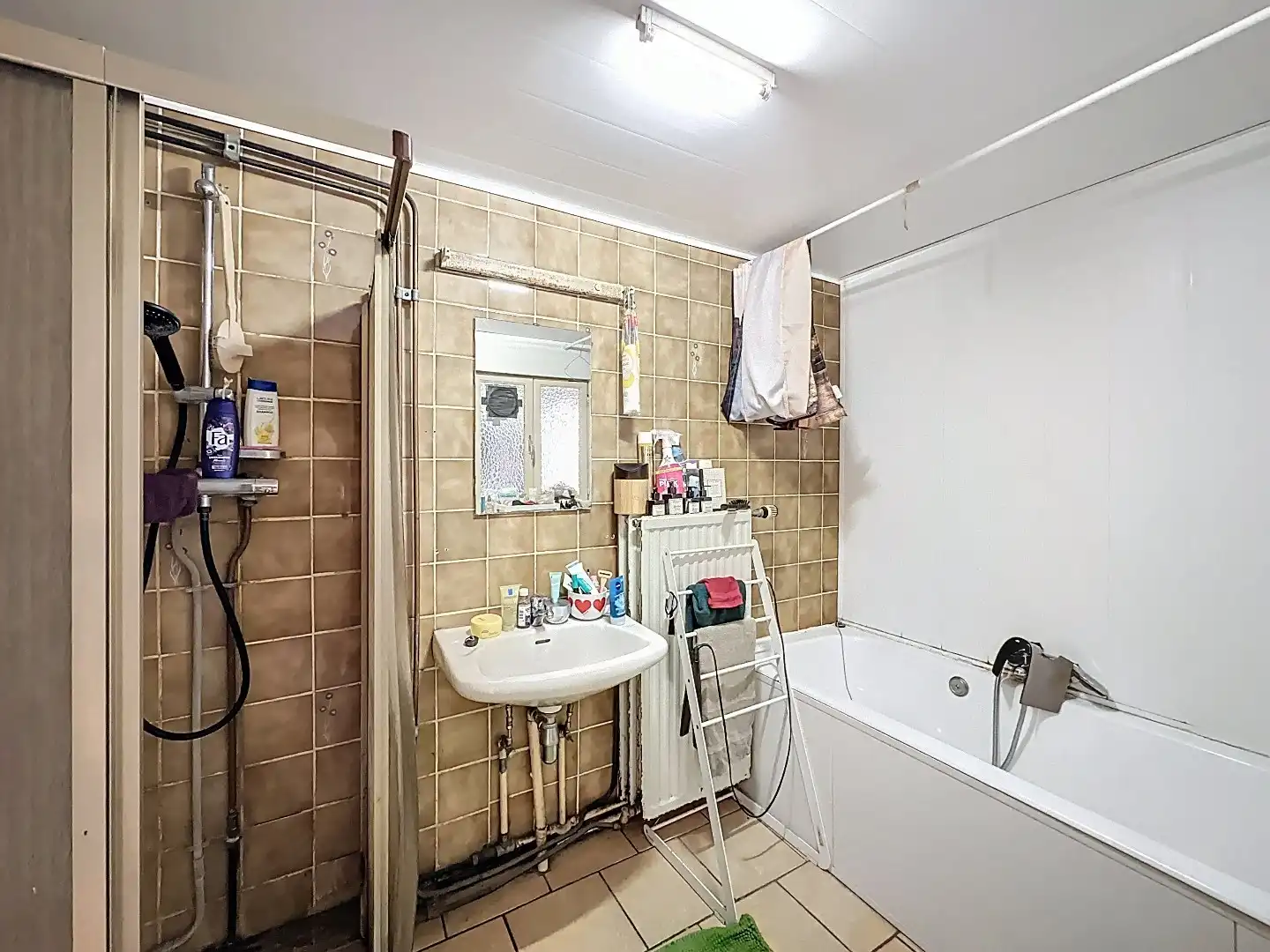 Ruime Gezinswoning met Zonnige Tuin en Renovatiepotentieel foto 9