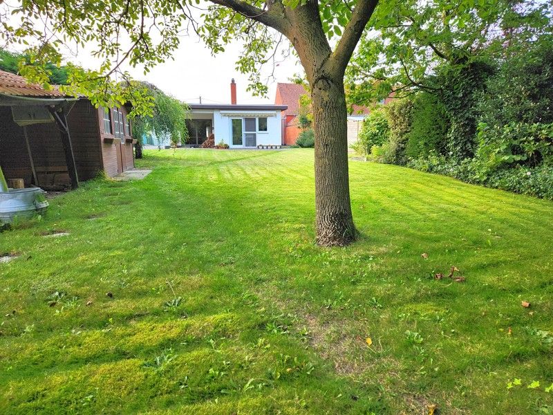 Bungalow met 3 slaapkamers en zeer ruime tuin TE HUUR in Oeselgem! foto 12