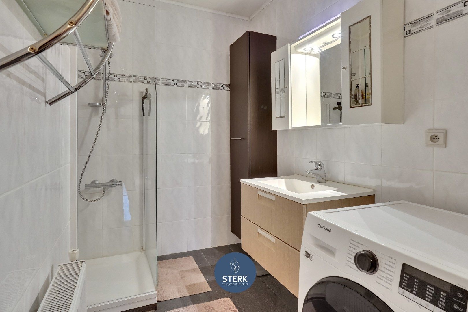 INSTAPKLAAR 2 SLPK-APPARTEMENT OP EEN CENTRALE LOCATIE IN HARTJE LANAKEN !   foto 13