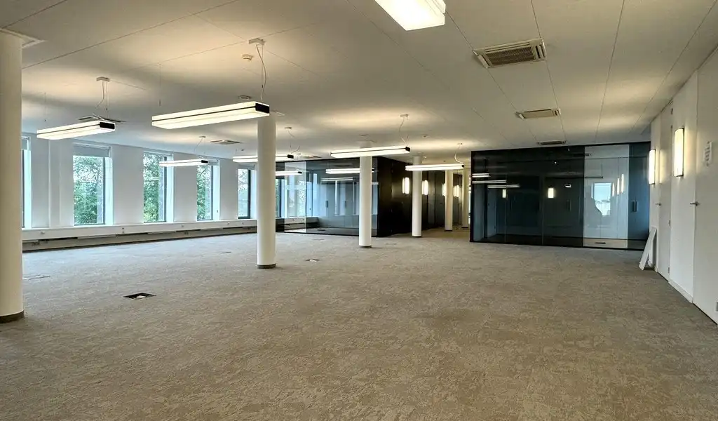 Ingedeelde kantoorruimte te huur vlakbij afrit E17 in Zele foto 3