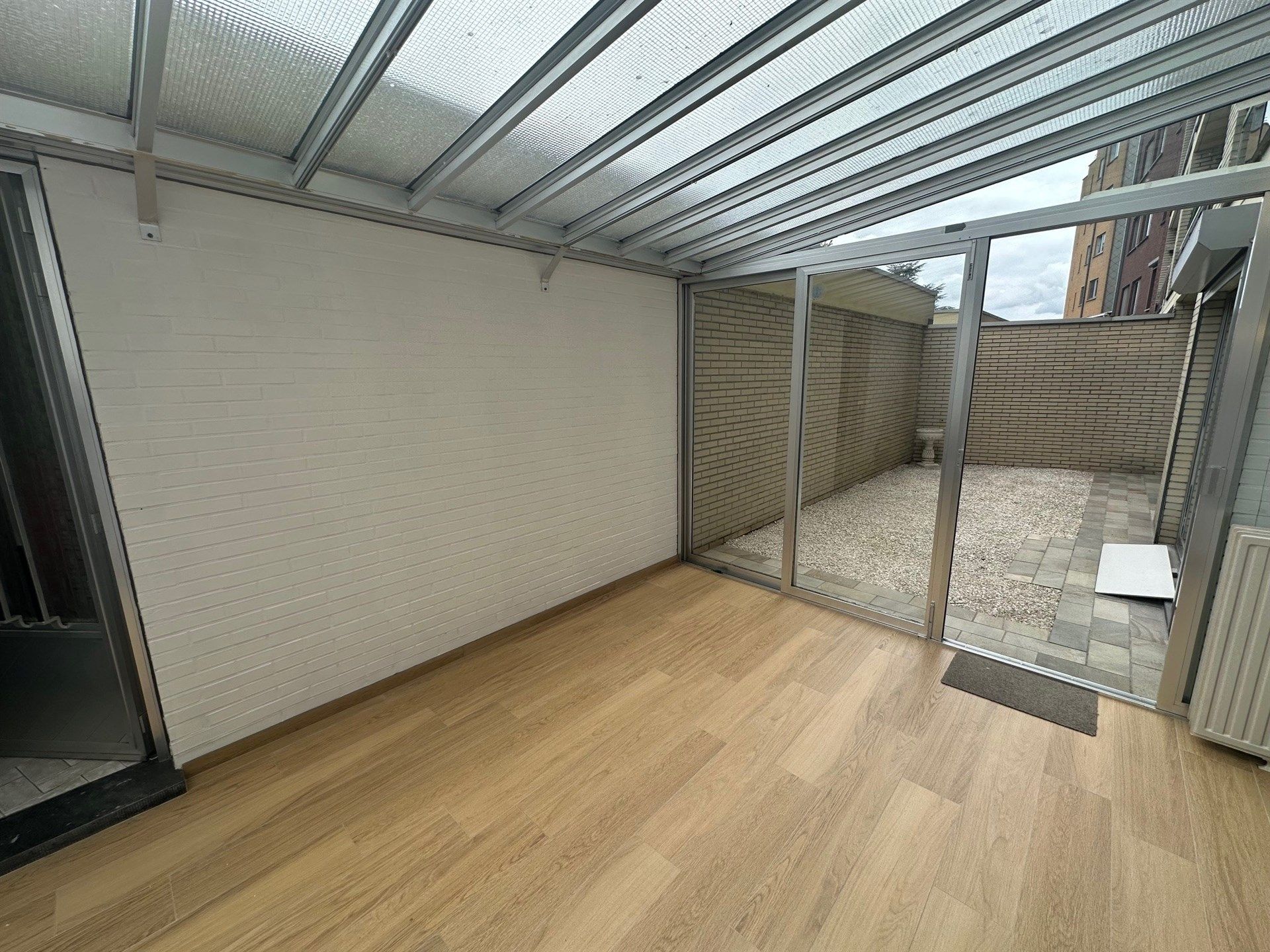 Ruim gelijkvloers appartement met 2 slaapkamers, ruim terras en garage foto 5