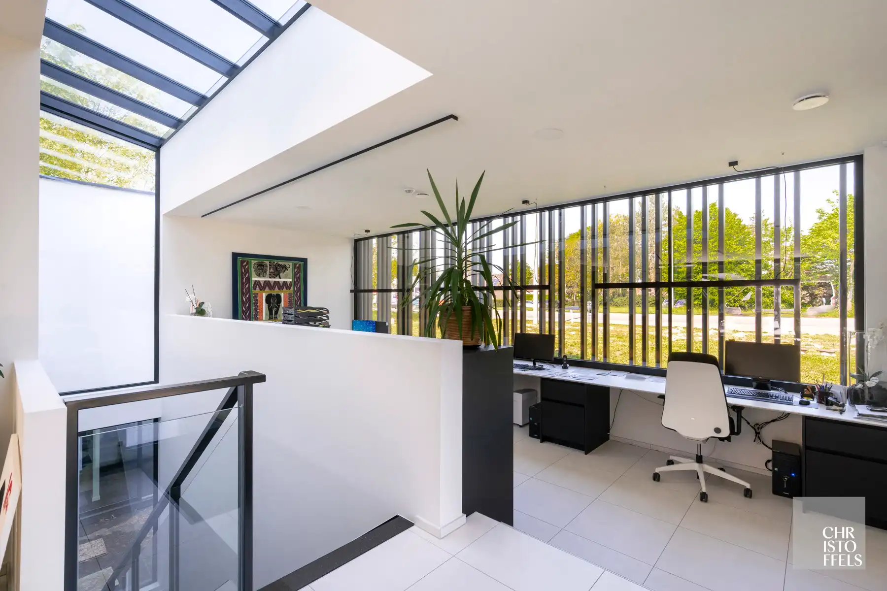 Multifunctioneel gebouw met 2 wooneenheden, kantoor en showroom op een perceel van 2.074 m²! foto 11