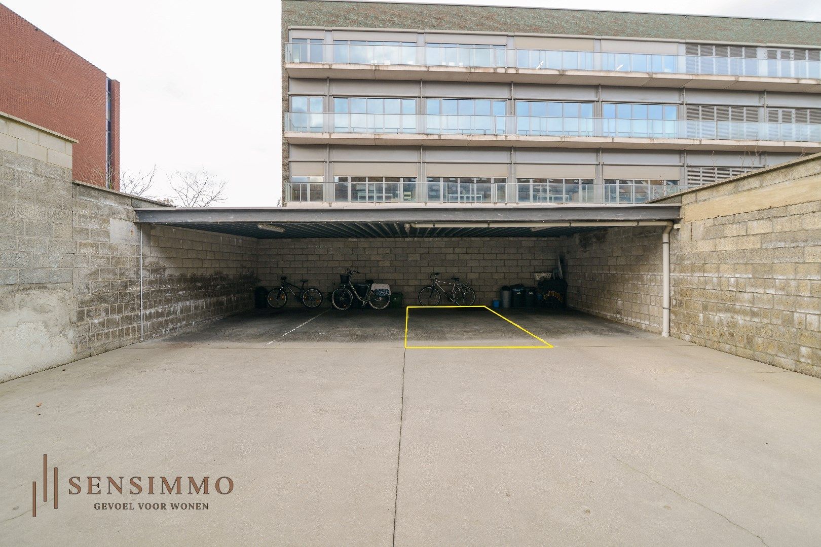 Tweeslaapkamer appartement met privé parkeerplaats in hartje Genk, ideaal voor eigen bewoning of investering! foto 13