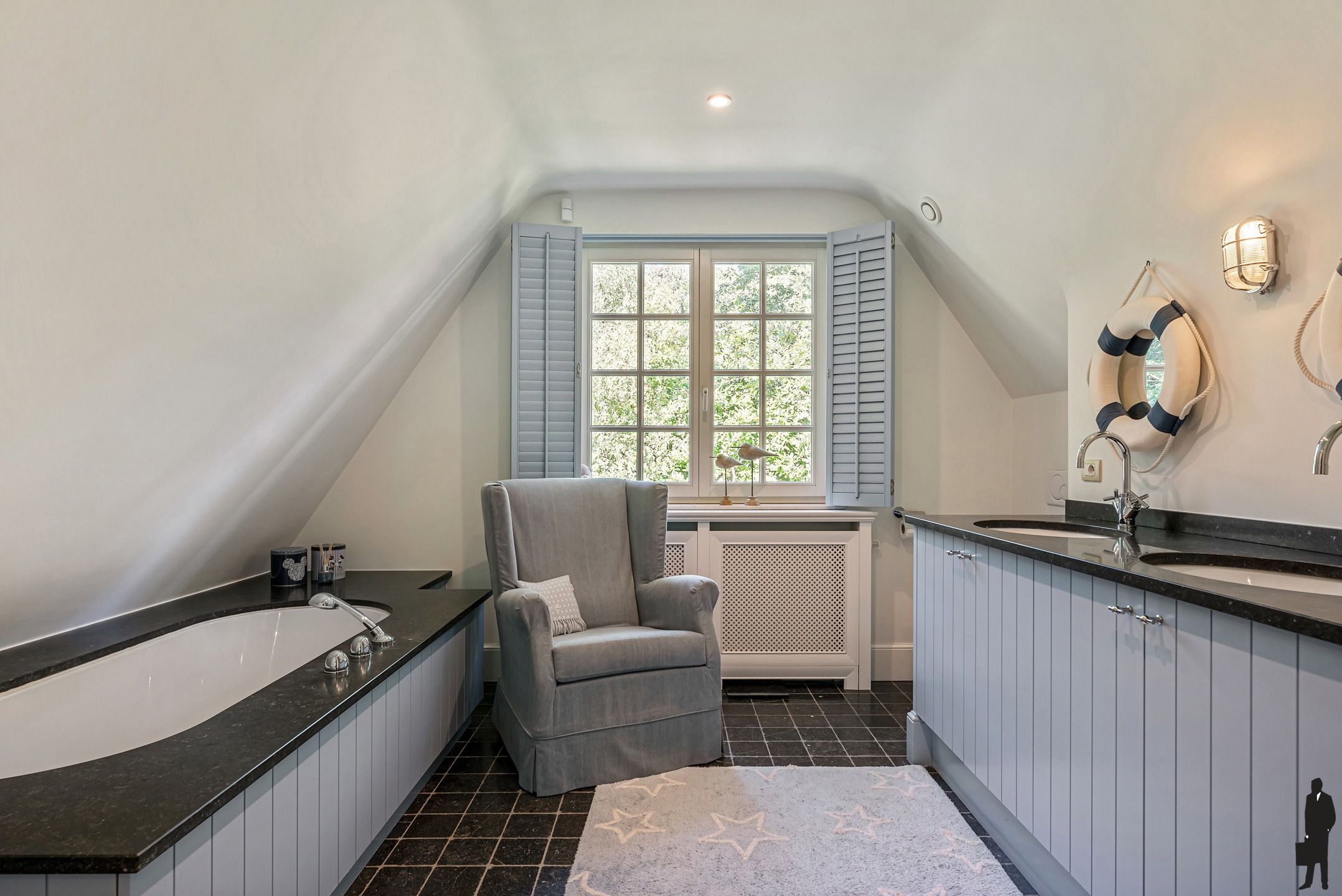 Rietgedekte en tot in de puntjes afgewerkte klassevilla foto 23