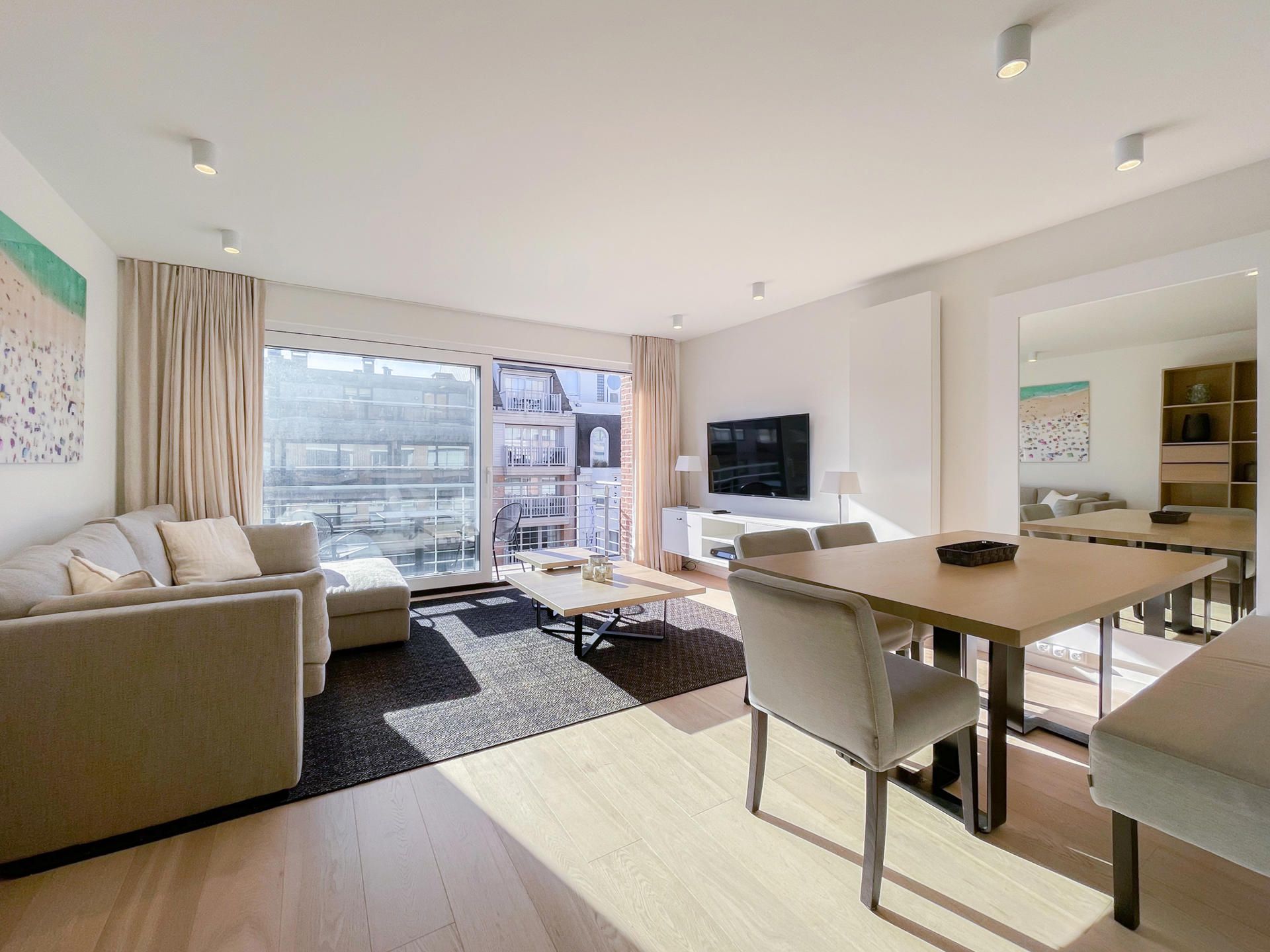 Zonnig en recent gerenoveerd appartement op topligging foto 3