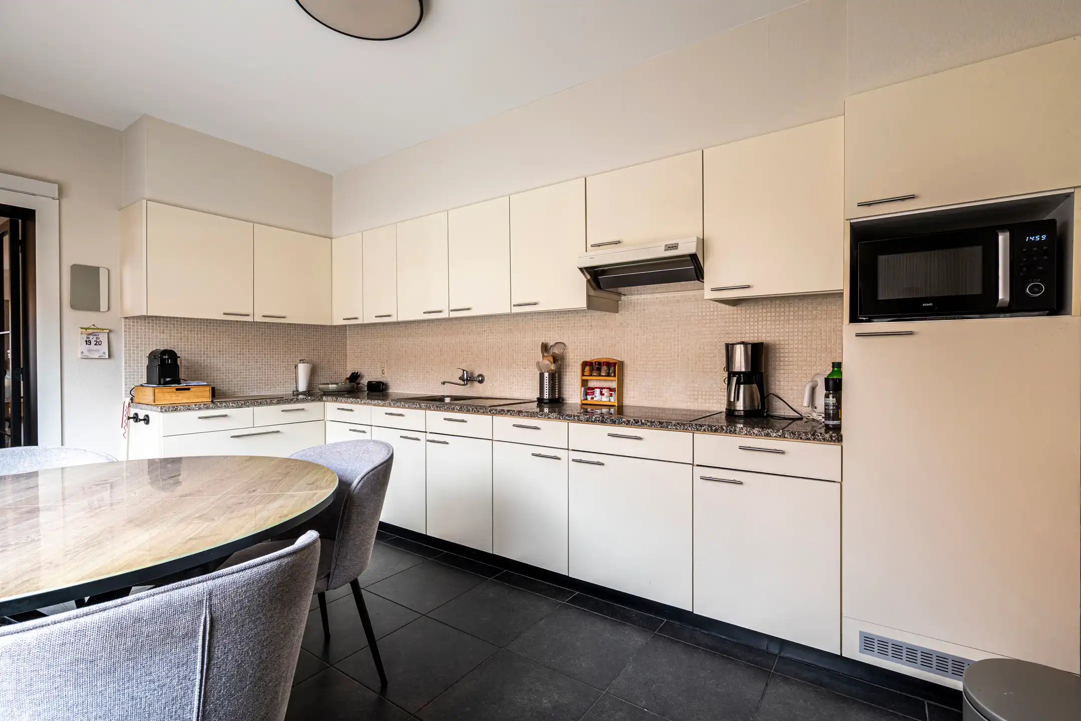Instapklare ruime woning met tuin aan rand van het centrum. foto 9