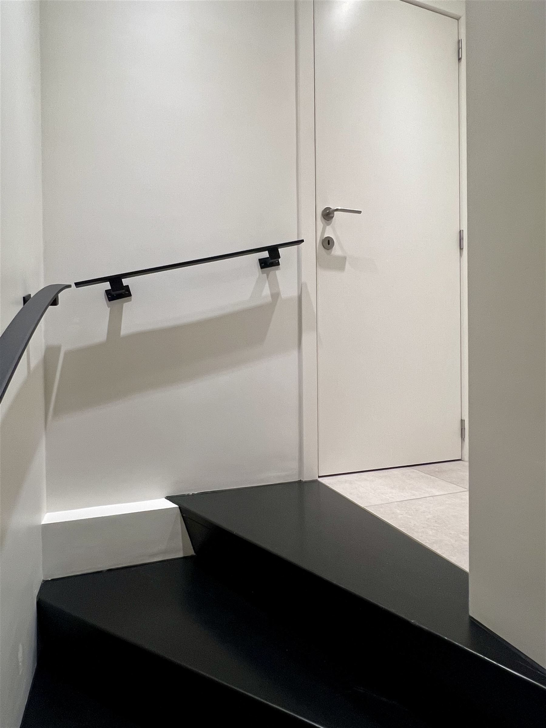 Goed gelegen eigentijds appartement foto 12