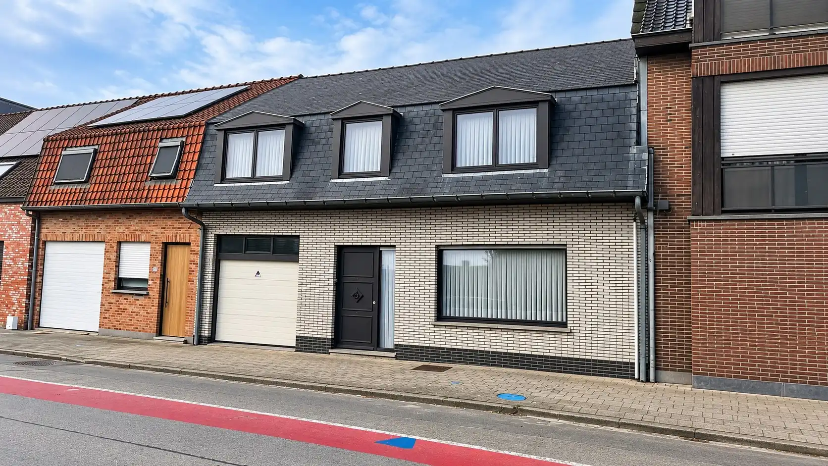 Ruime woning met 5 mogelijke slaapkamers, 2 badkamers, grote garage, ... 641 m² foto 2