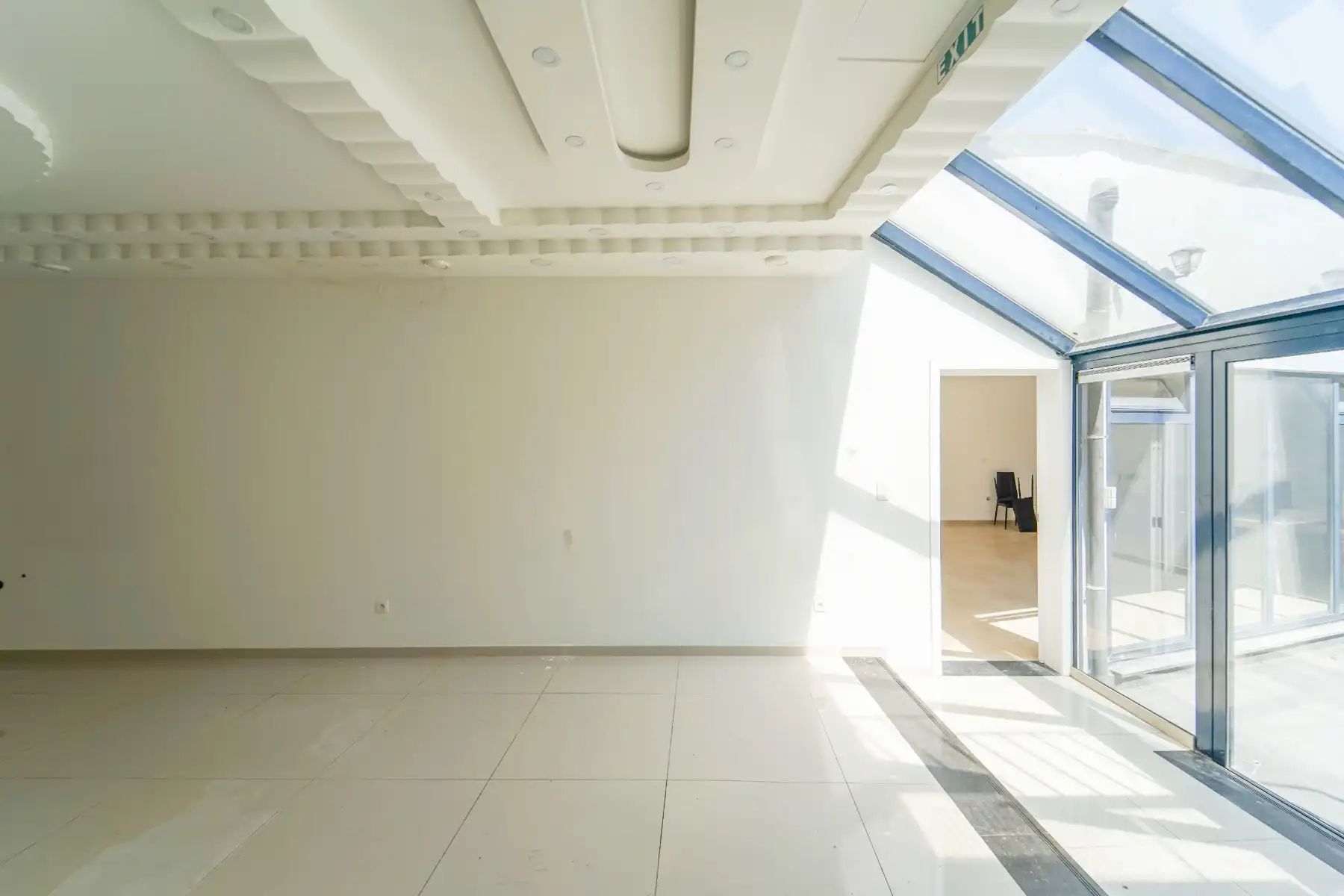 Recent volledig gerenoveerd handelspand (+-280m²) in Sleepstraat TE HUUR met een moderne uitstraling. foto 8