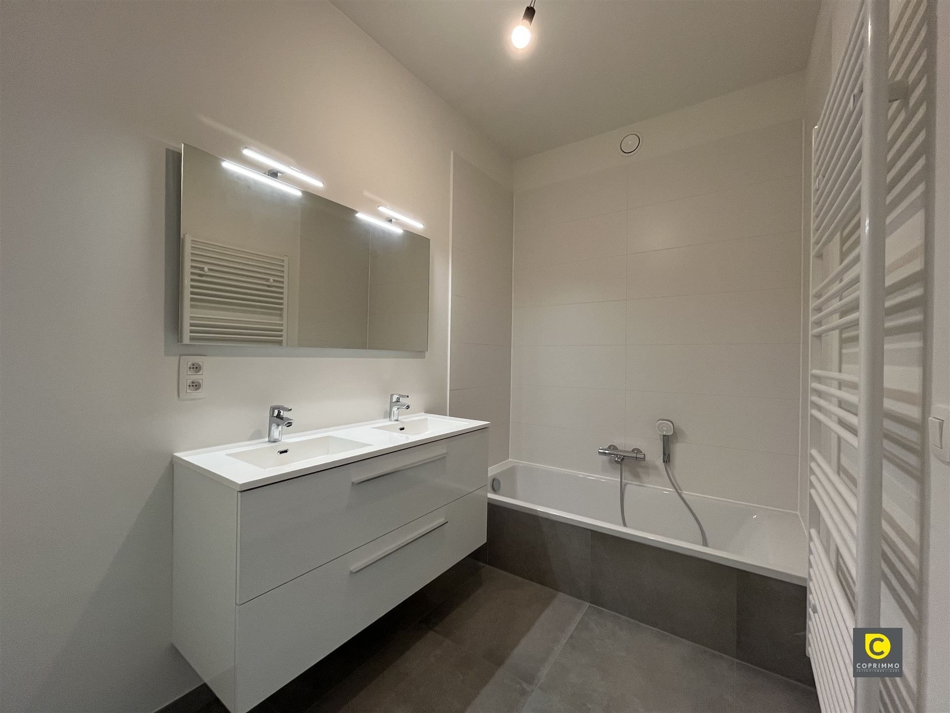 Nieuwbouw 2 slpks app met terras en staanplaats! foto 6