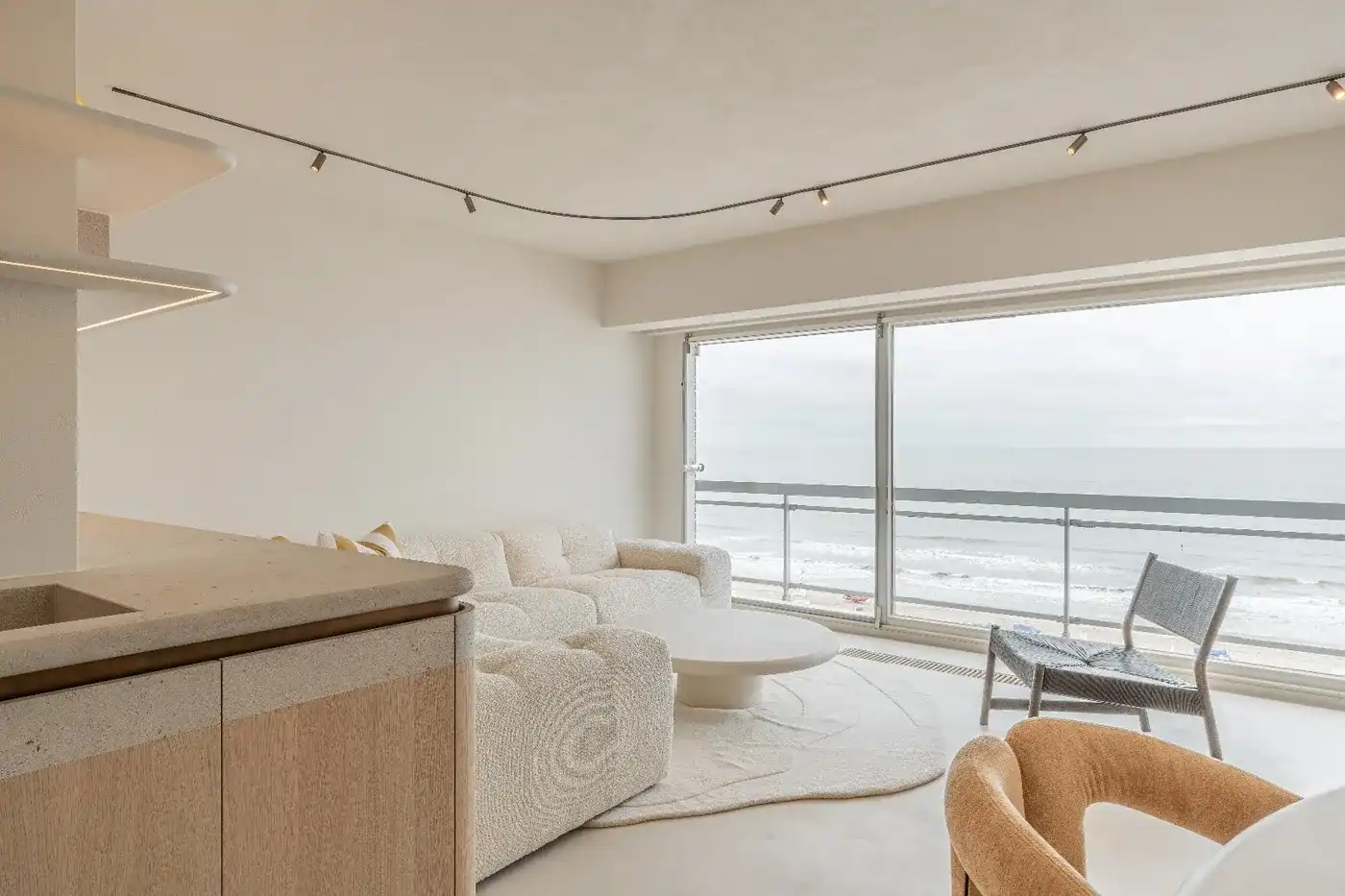 Uitzonderlijk gerenoveerd appartement met schitterende gevelbreedte op de Zeedijk in Knokke foto 5