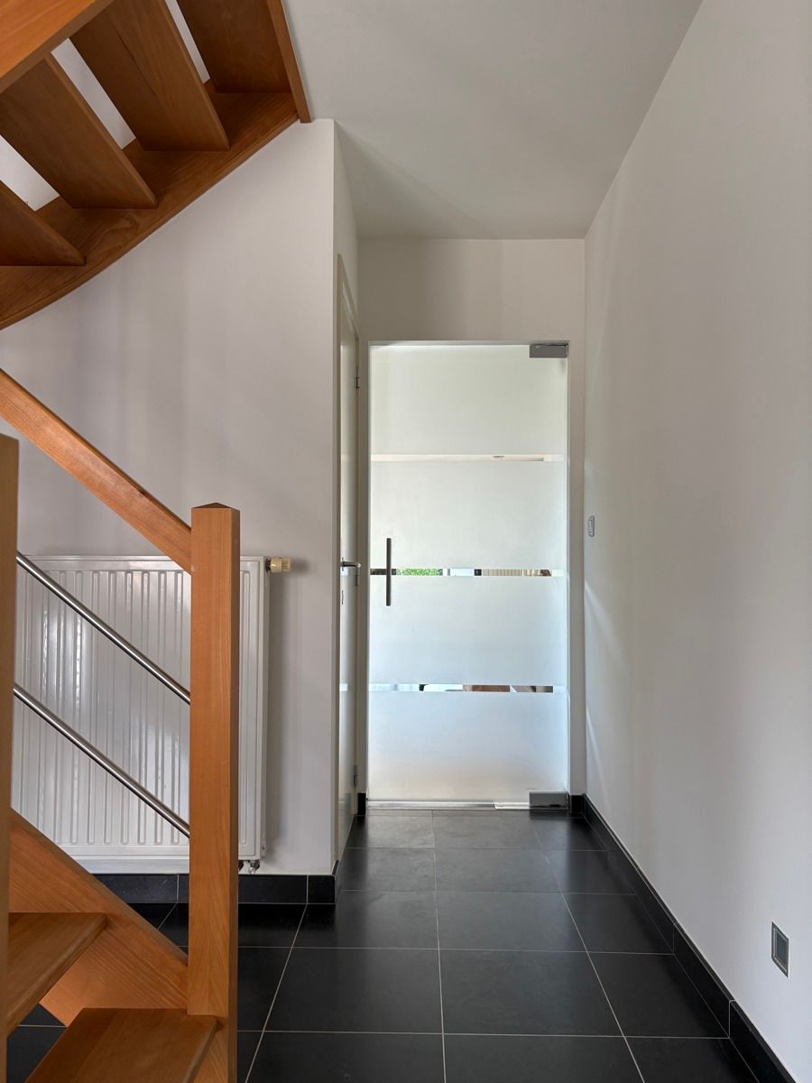 Verzorgde woning met 4 slaapkamers foto 2