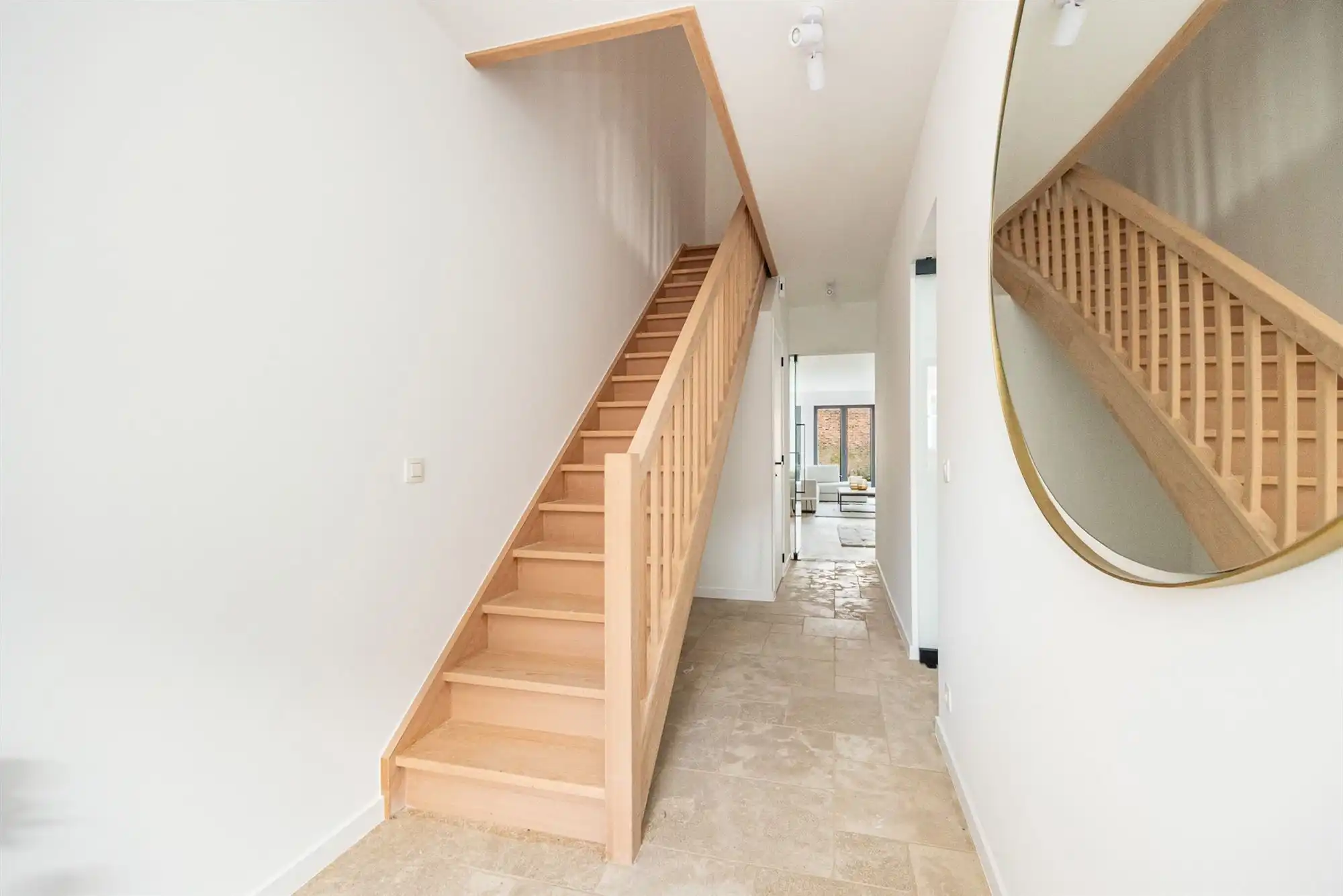 Nieuwbouwwoning met vier slaapkamers en tuin foto 2