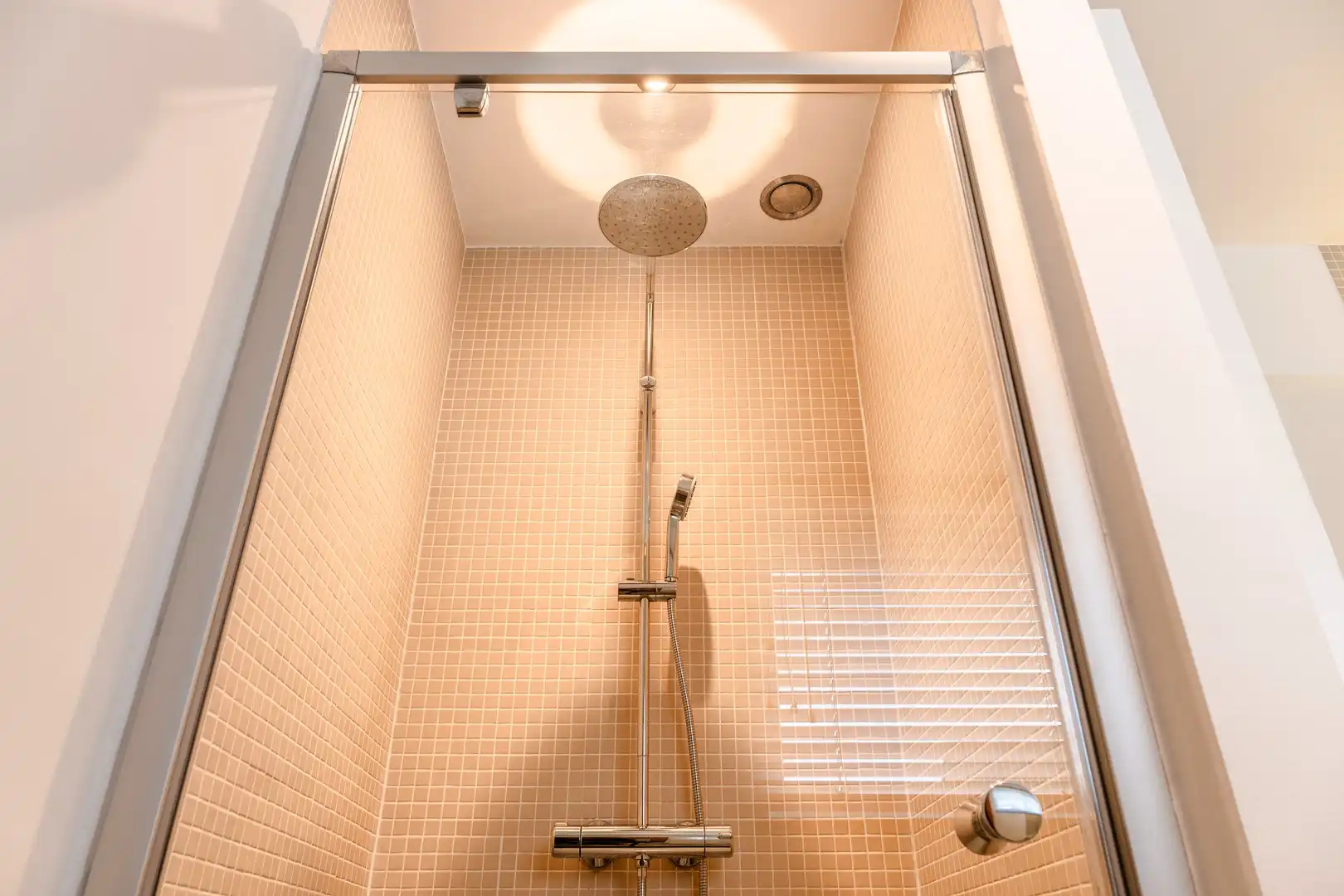 Een instapklare, ruime gezinswoning met top ligging te Zwijndrecht! foto 15