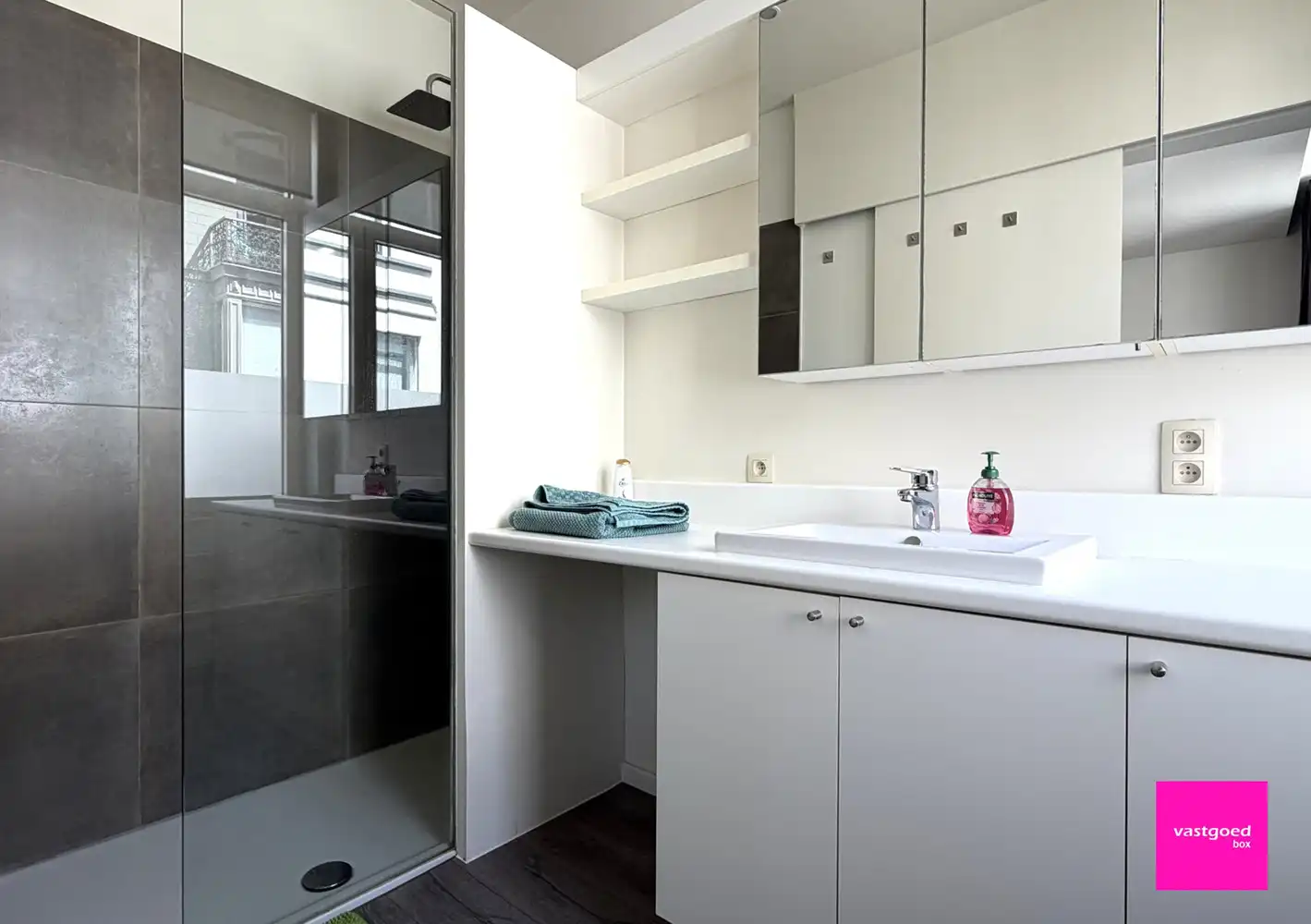Prachtig gerenoveerd appartement met 1 slaapkamer, hartje Oostende foto 9
