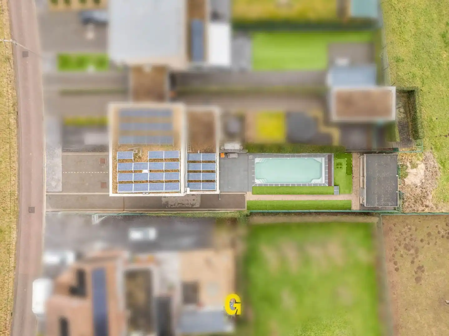 Knappe halfopen woning met zuidwest gerichte tuin met zwembad, rustig gelegen te Kleine Spouwen foto 4