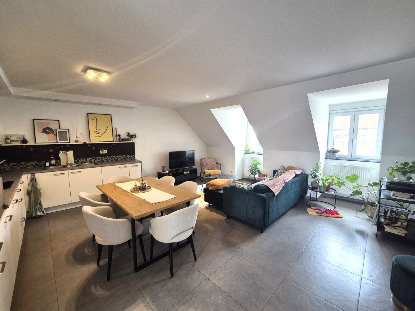 Instapklaar recent appartement in centrum Vinkt! foto 4
