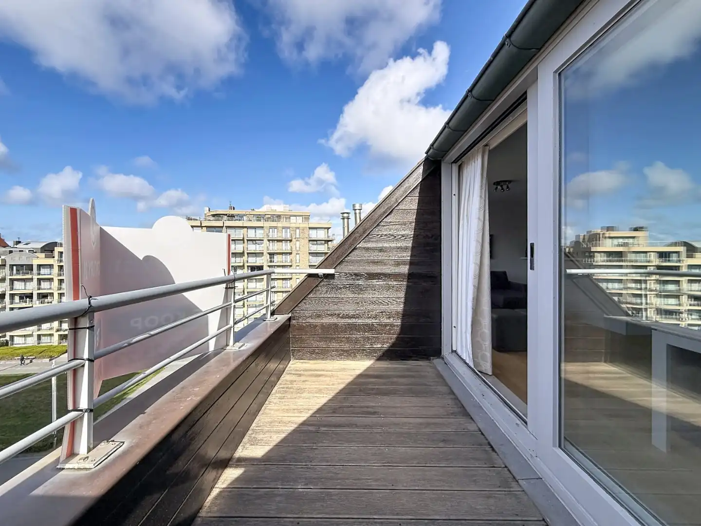 Instapklaar en gemeubeld dakappartement met topligging in Nieuwpoort-Bad foto 2