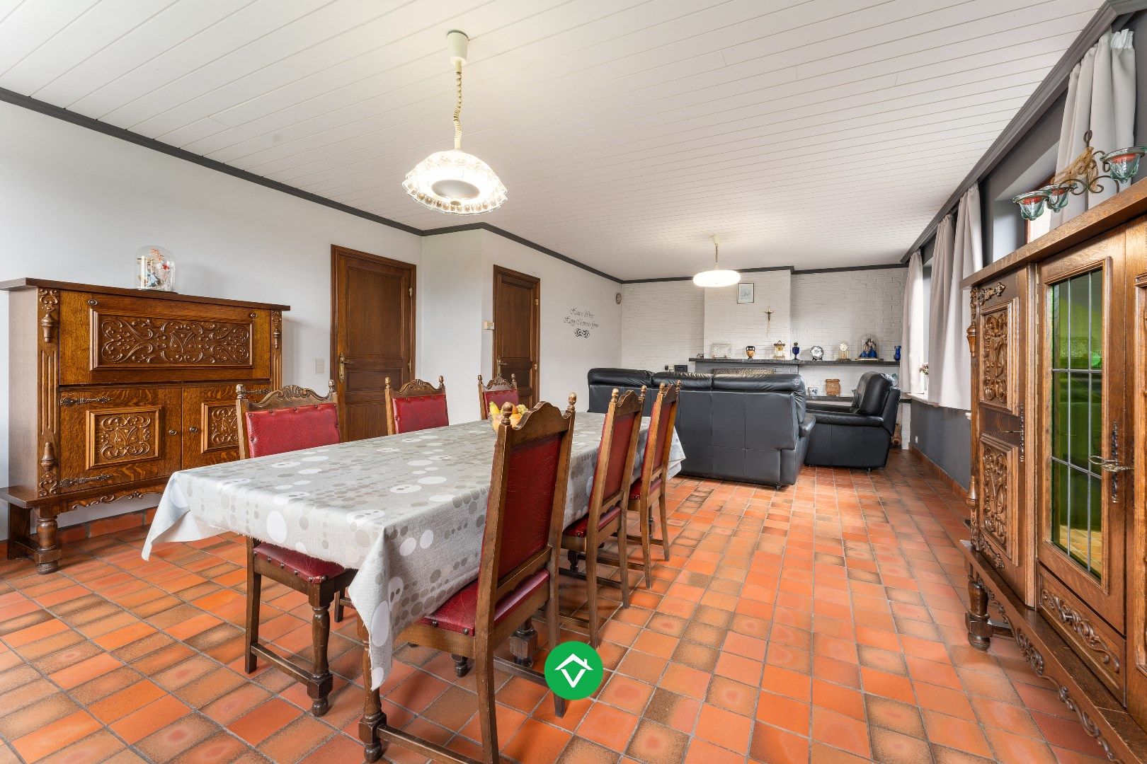 Alleenstaande woning met drie slaapkamers en dubbele inpandige garage te huur foto 3