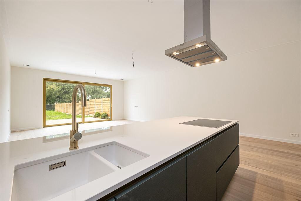 Nieuwbouwwoning met 6 slpk en grote tuin! foto 4