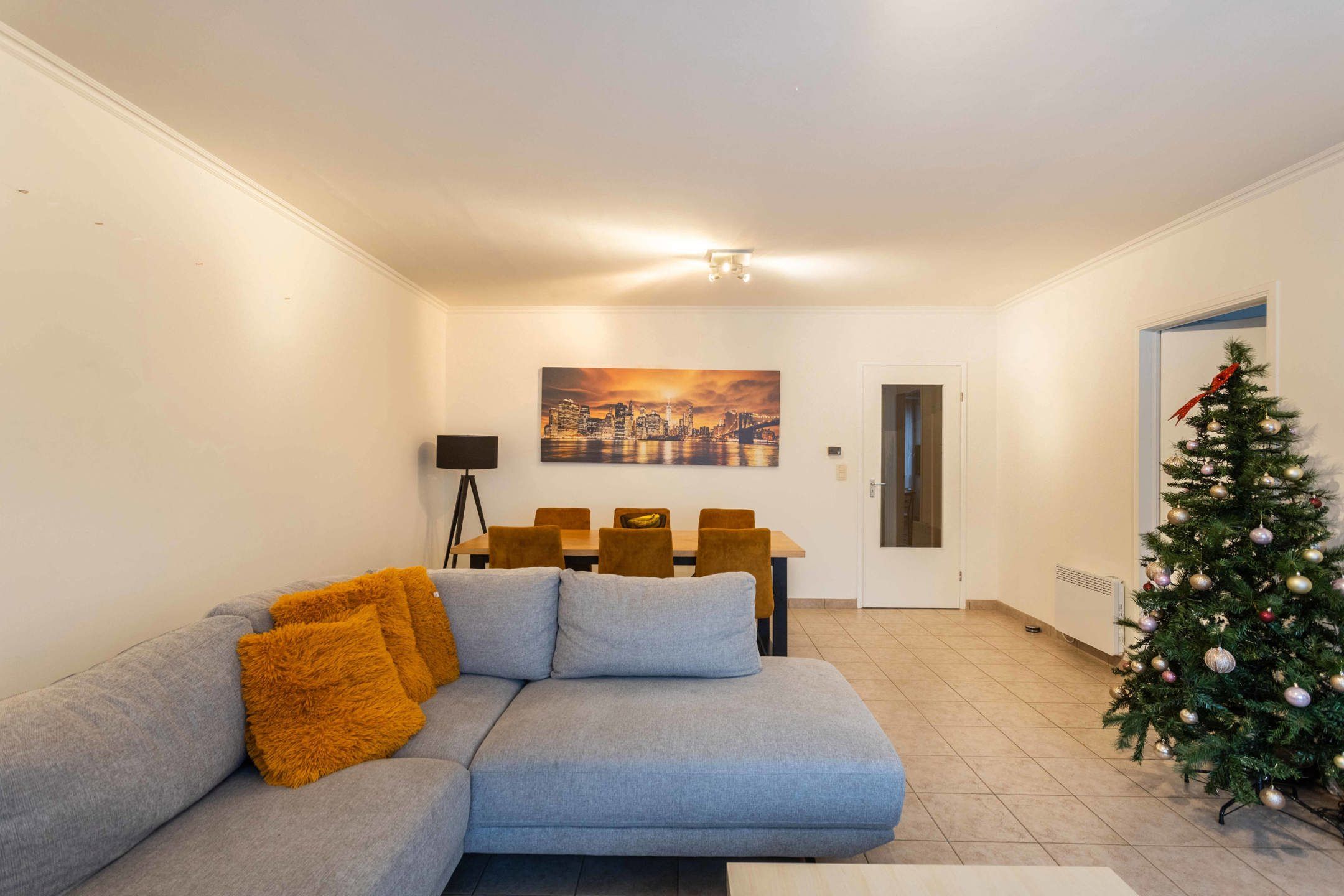 Ruim en lichtrijk appartement met garagebox op centrale locatie foto 5