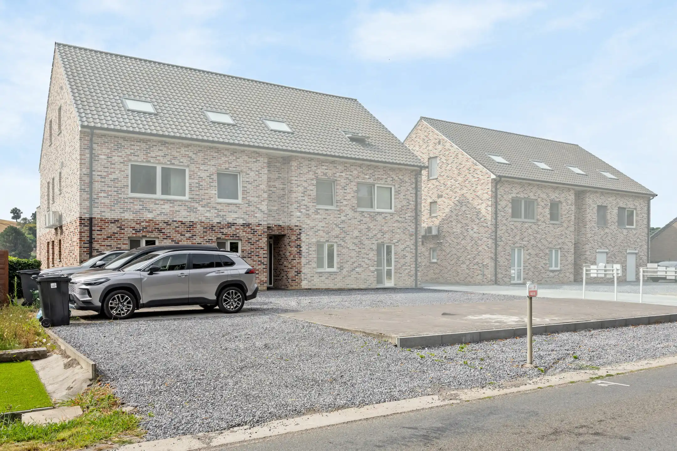 Gelijkvloersappartement met 2 slaapkamers in Glons foto {{pictureIndex}}