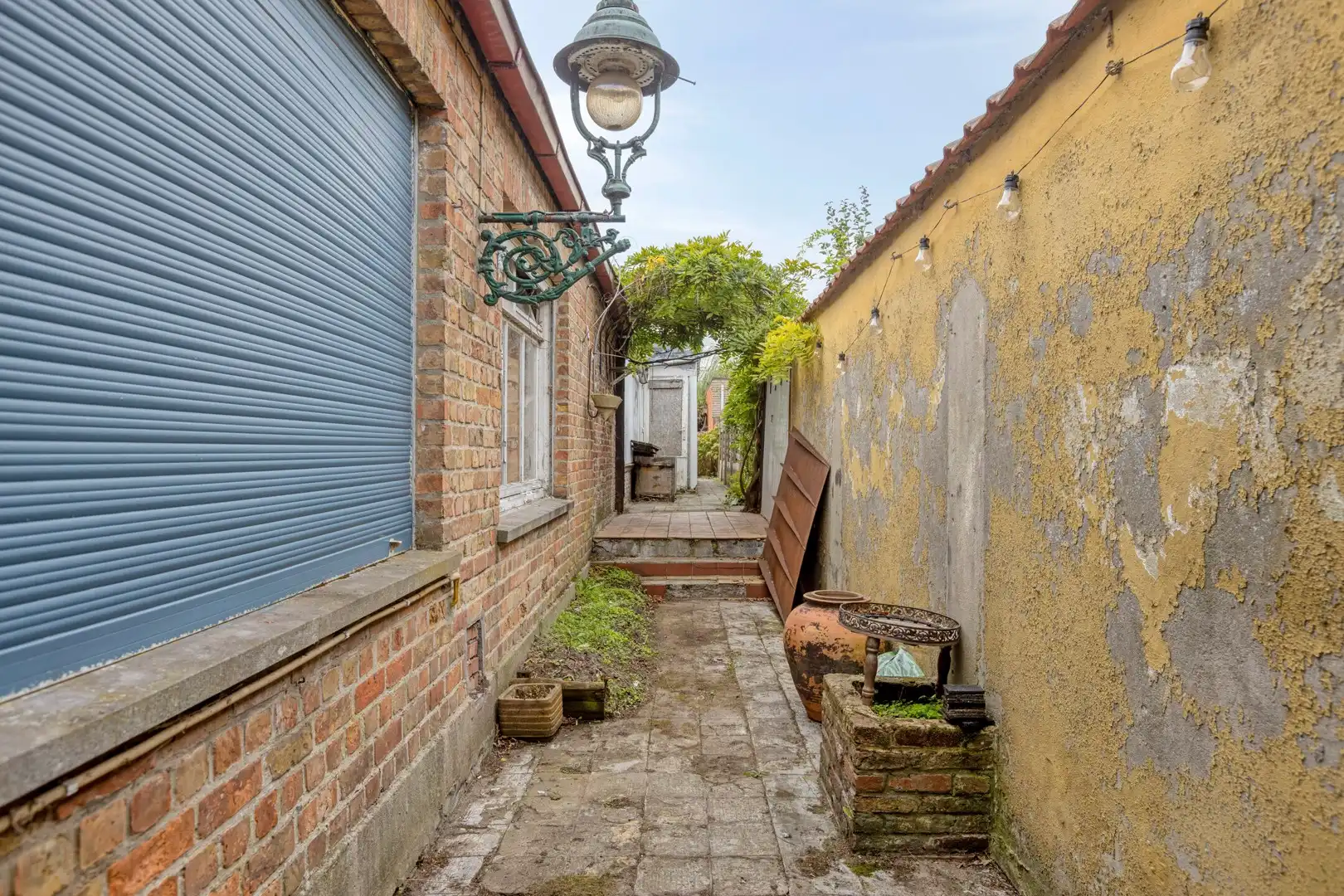 Af te werken woning met uitweg achteraan te Sint-Kruis. foto 17