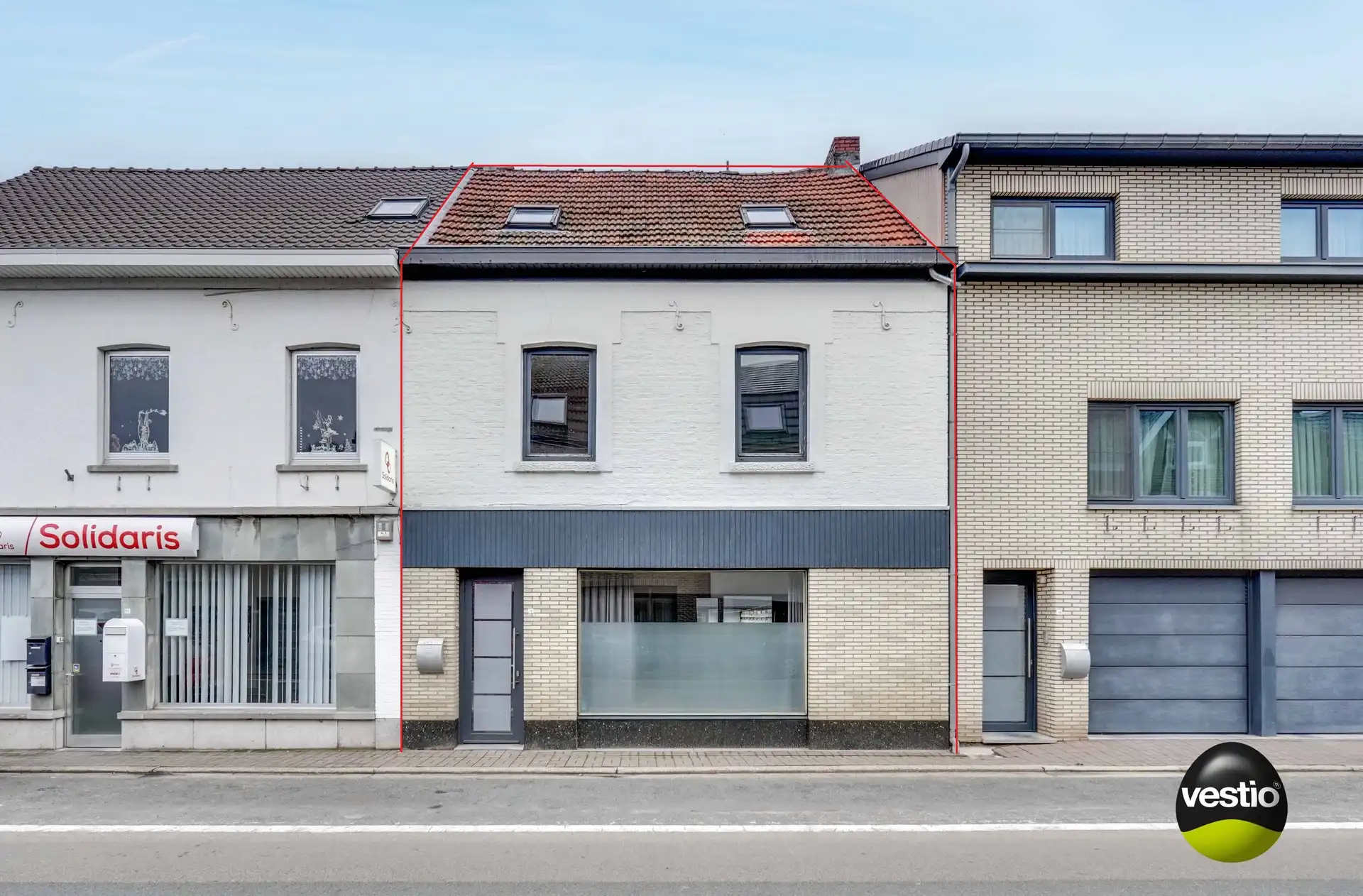 Hoofdfoto van de publicatie: TE RENOVEREN RIJWONING IN HET CENTRUM VAN AS