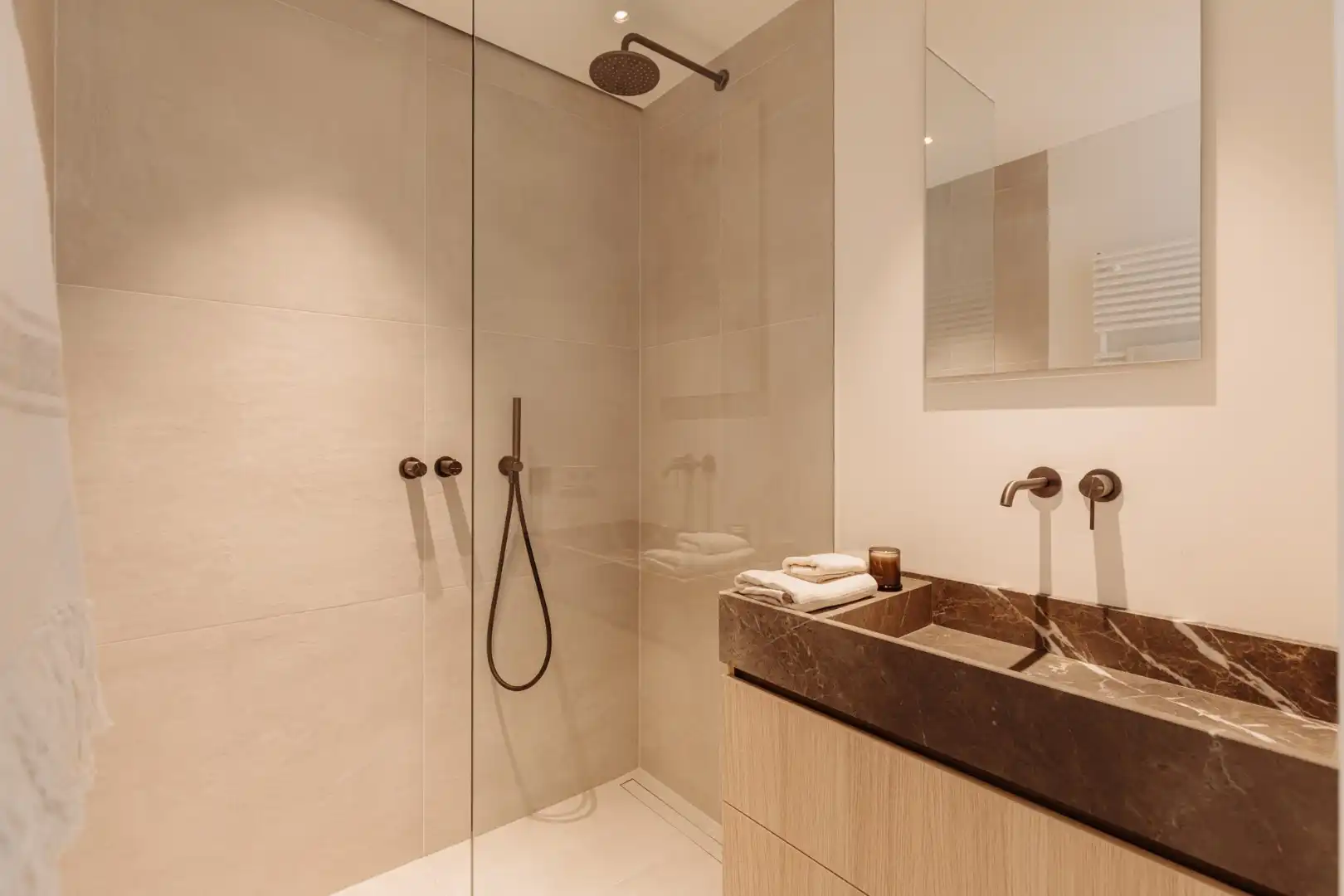 Uiterst smaakvol en top-notch afgewerkt appartement met frontaal zeezicht van het gelijkvloers terras - Residentie Blanke Top foto 17