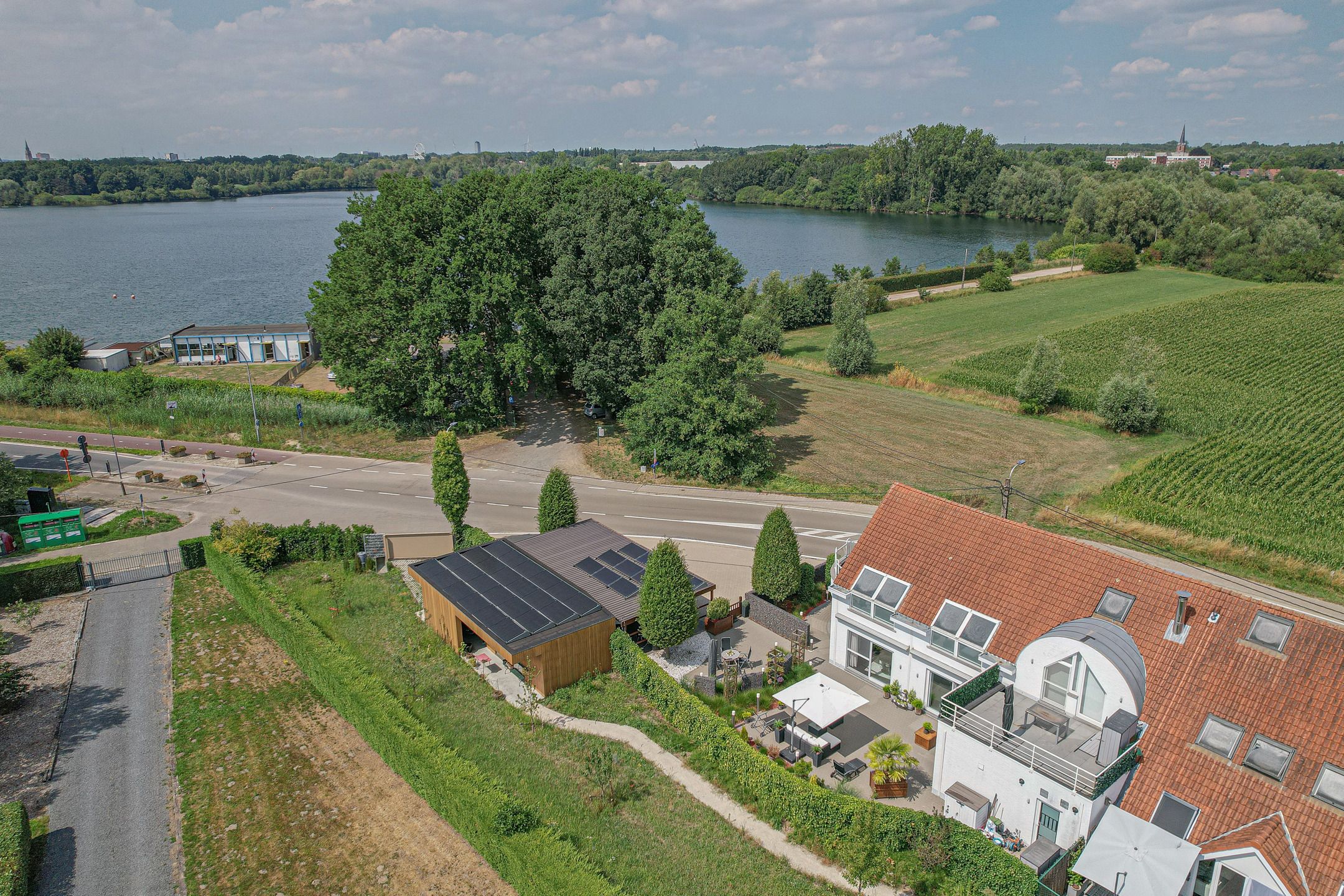 Prachtig gelijkvloers appartement met tuin & dubbele carport foto 22