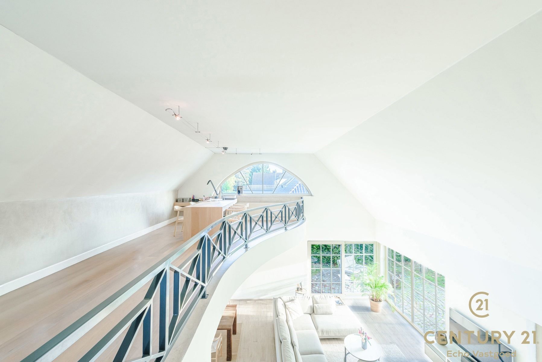 Praktisch gelegen, perfect onderhouden villa met zwembad foto 20