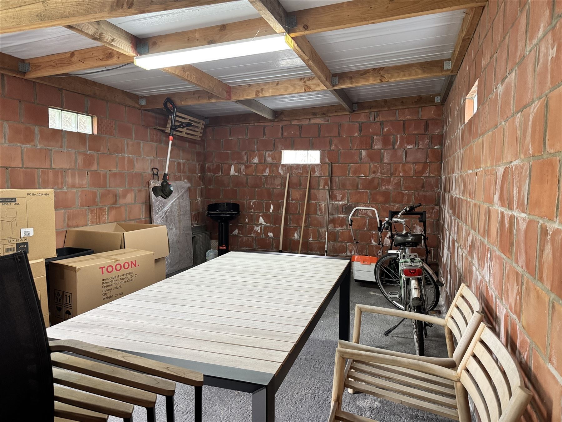 Instapklare gezinswoning met twee garages en grote tuin in Vichte foto 14