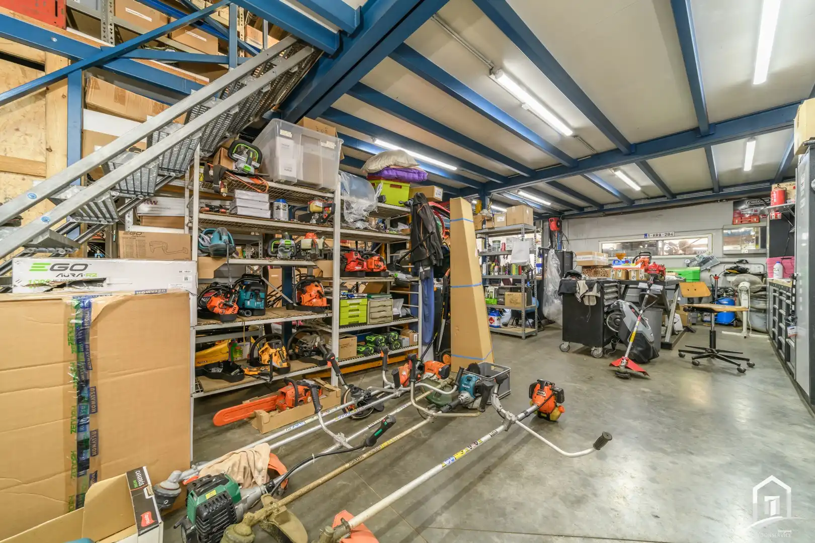 Veelzijdig handelspand met magazijn, buitenruimte en extra ruimte te huur foto 8