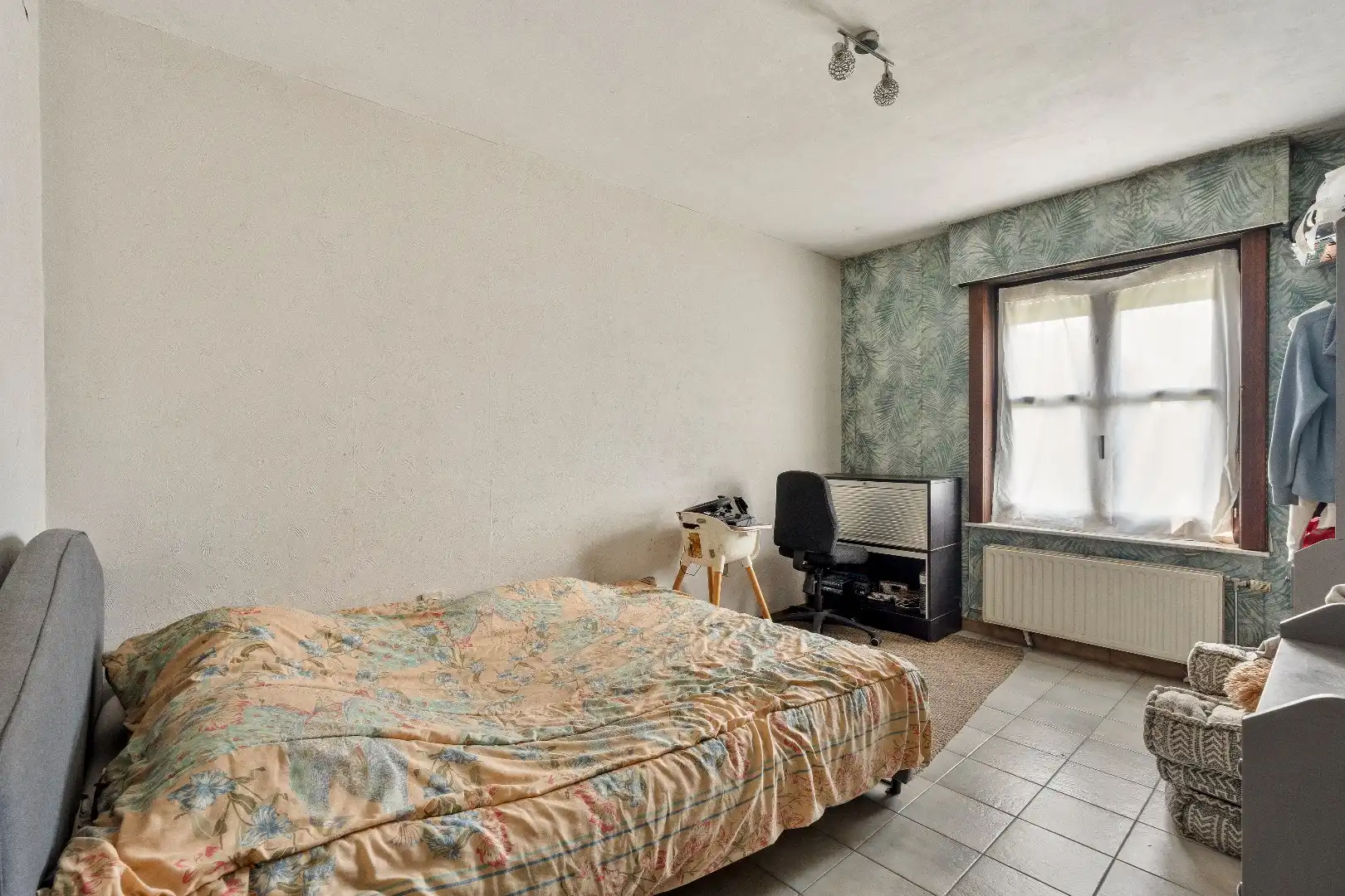 OP TE FRISSEN WONING MET 3 SLPKS, GROTE TUIN EN 2 GARAGES foto 7