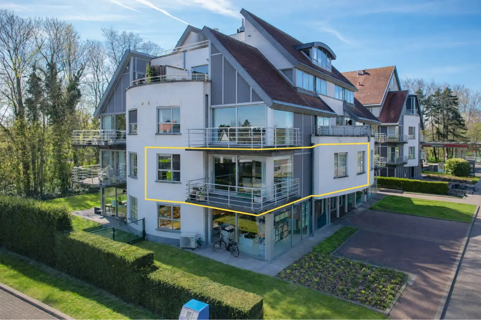 Instapklaar 2-slaapkamerappartement (89m² + 8m² terras) nabij de haven van Nieuwpoort. foto {{pictureIndex}}