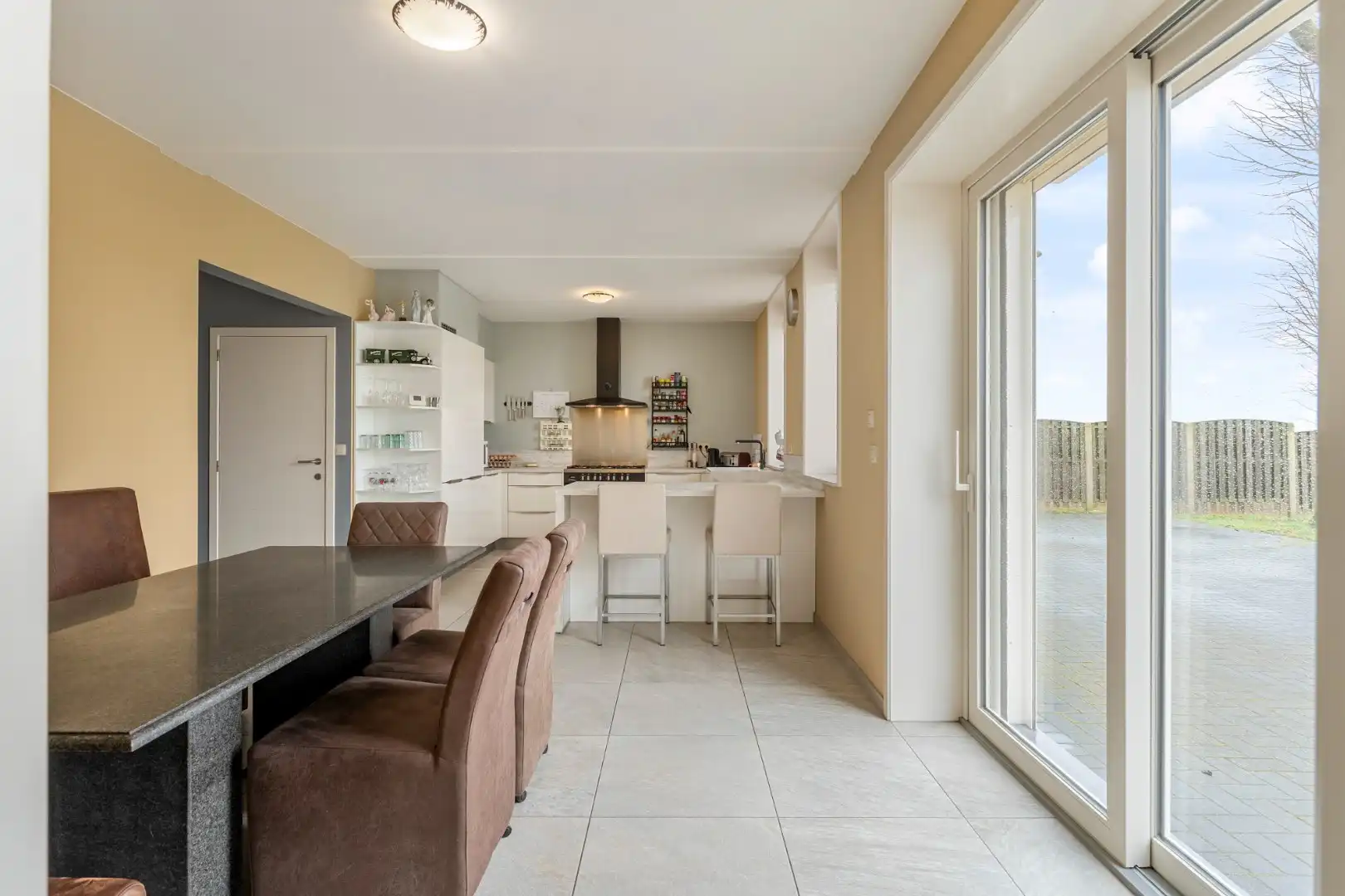 Vrijstaande, zeer verzorgde woning met aangrenzende, uitgeruste stalling/loods op een perceel van 72a14ca foto 11