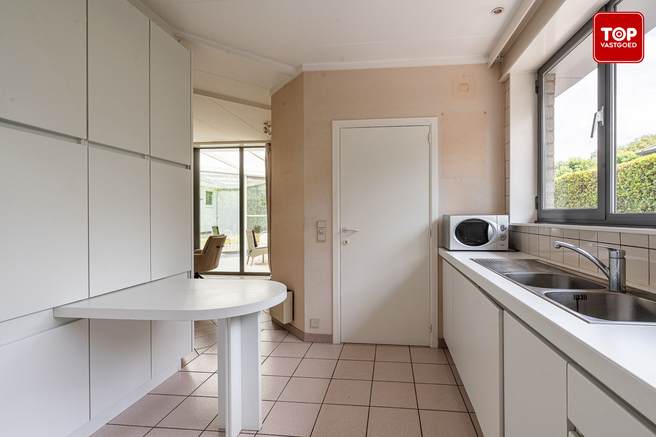 Open bebouwing een perceel van 690m² met mooie tuin en garage.  foto 10