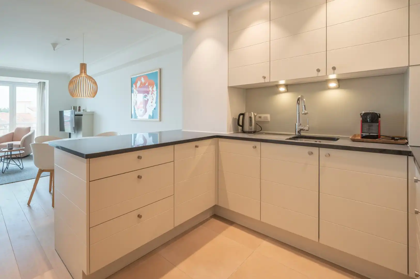 Lichtrijk 1 slaapkamerappartement in hartje Zoute met open zicht foto 6