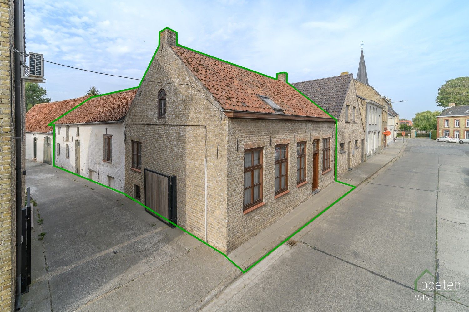 Hoofdfoto van de publicatie: LEISELE: Voormalige herberg "Au Tivoli" met 3 slpks, heel wat ruimte, zongericht terras en diepe tuin op 865m² totale grondopp.