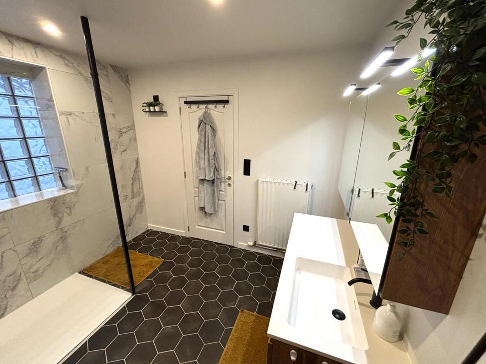 Zeer verzorgde woning met ruime garage en aangelegd terras foto 22