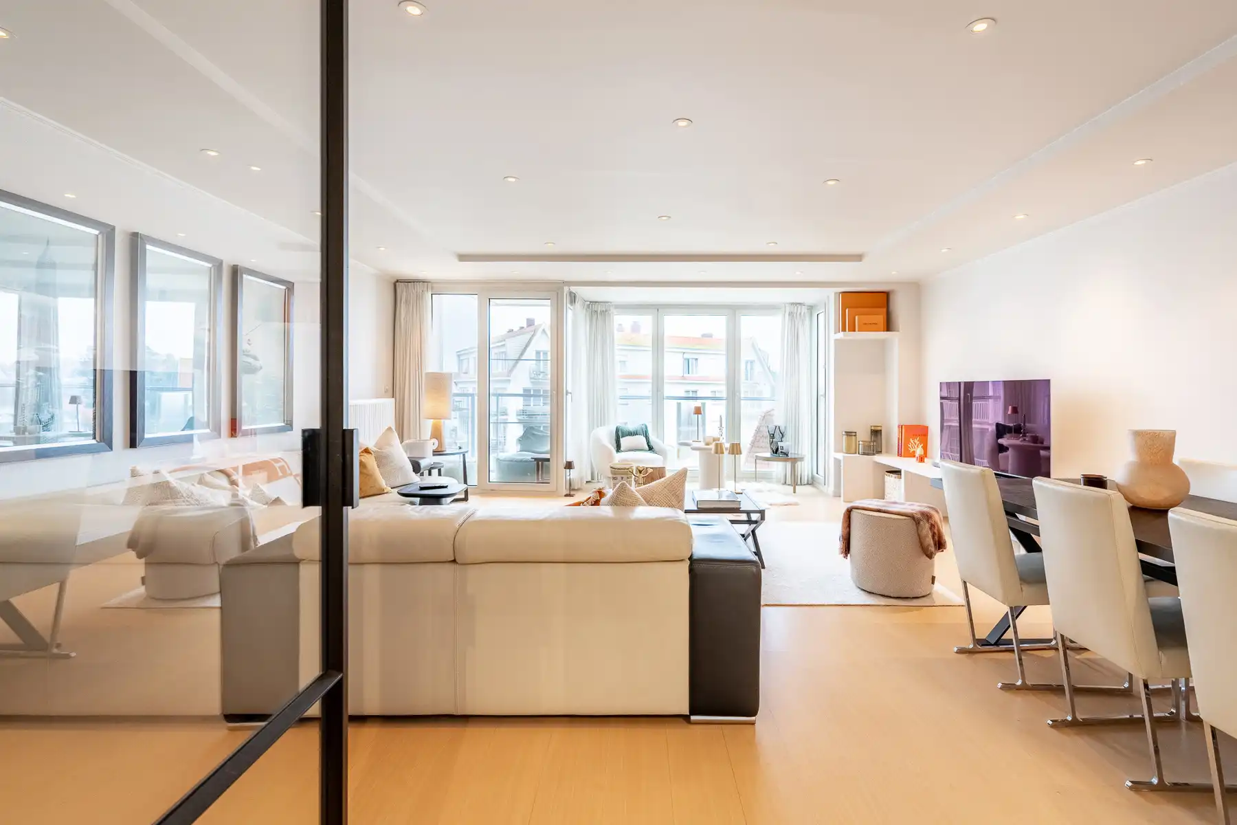 Zuidgericht appartement met uniek open zicht foto {{pictureIndex}}